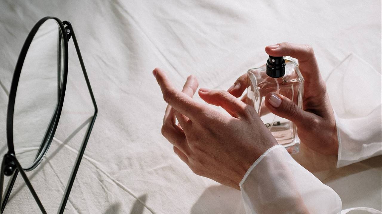Todo lo que debes saber para llevar tu perfume en verano (y los 7 que más durarán)