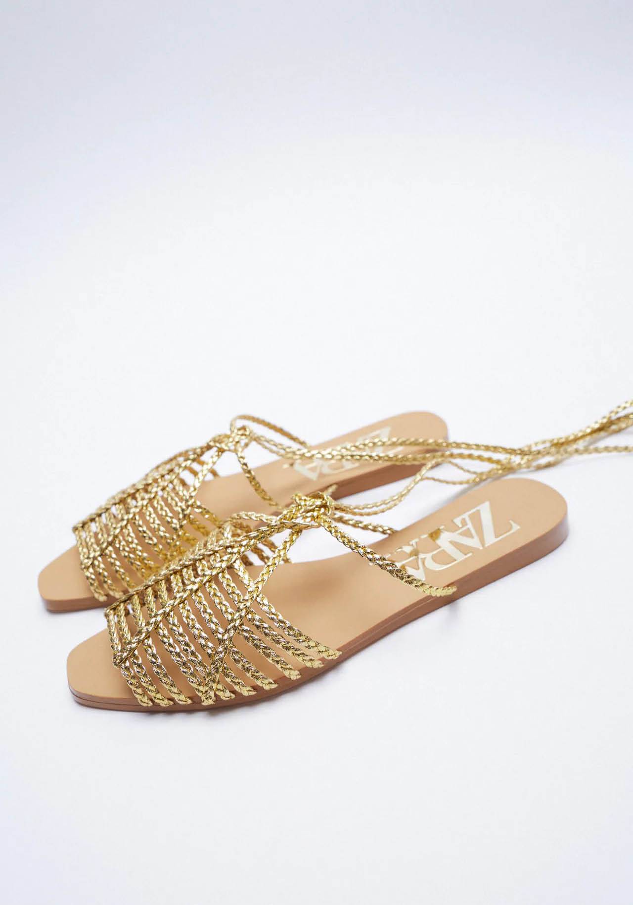 Sandalias de corte cangrejera de Zara