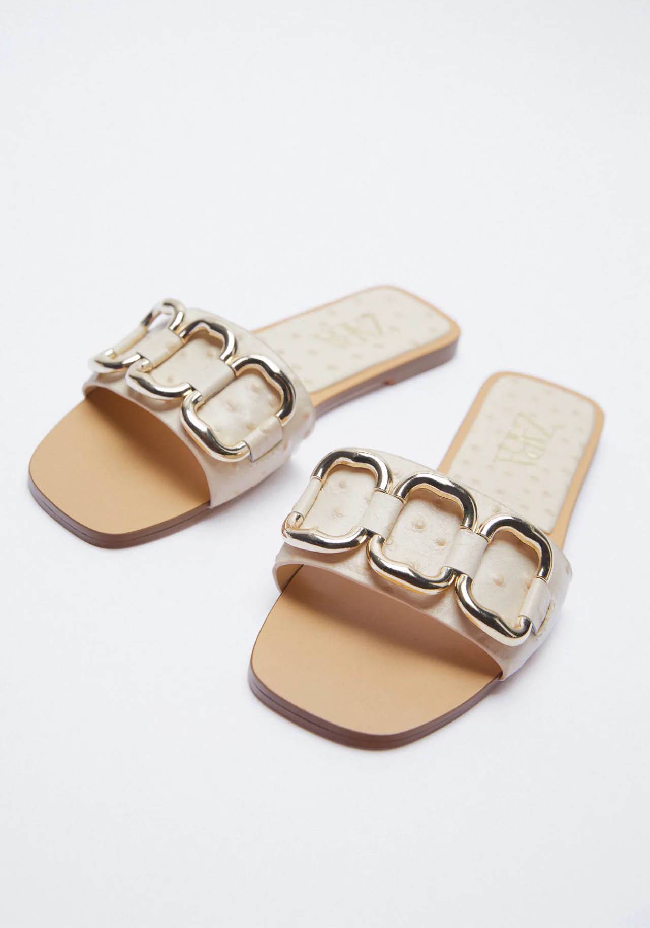 Sandalias con eslabones de Zara