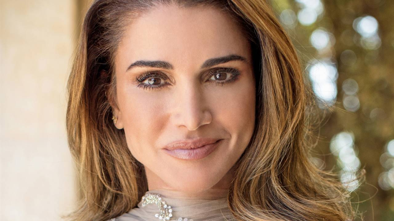 La coleta fácil y preciosa de Rania de Jordania es la que más rejuvenece y estiliza el rostro