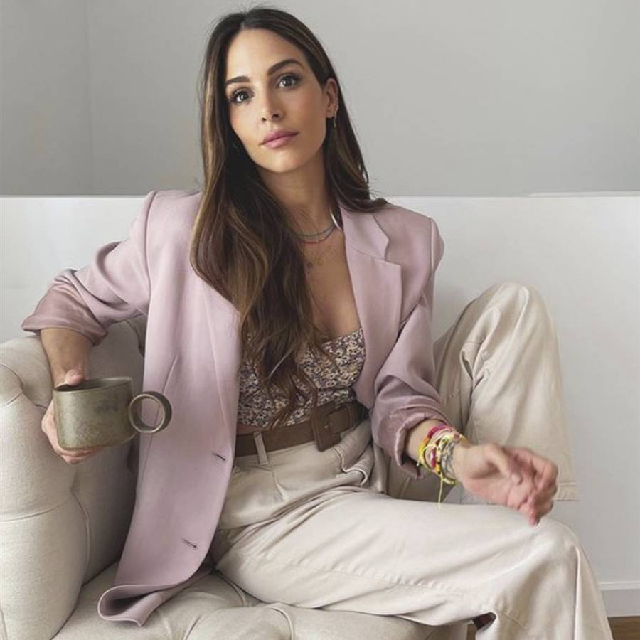 Rocío Osorno nos inspira con el look de oficina más alegre con ropa de Zara y Mango
