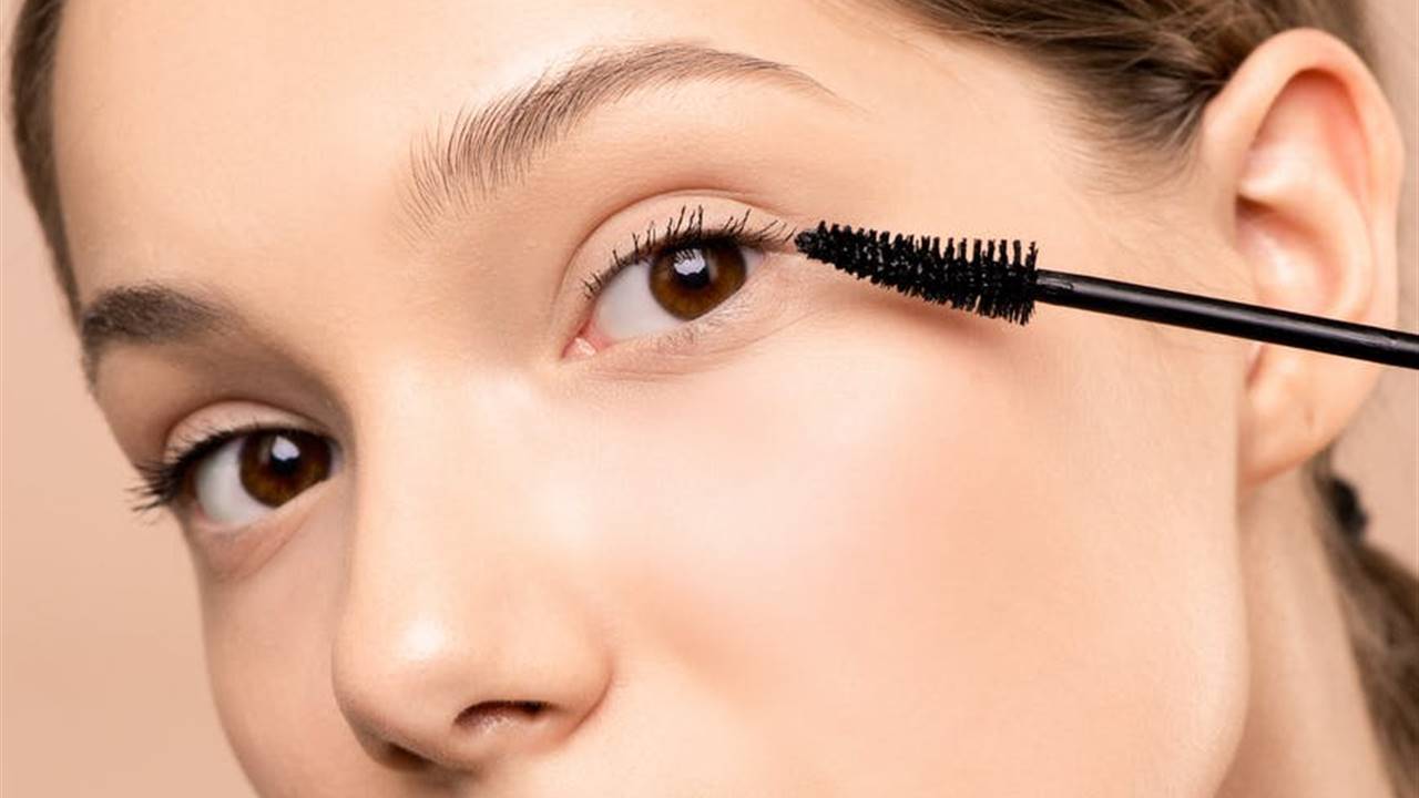¿Ojos sensibles? 8 cosméticos  y productos de maquillaje que no te harán llorar