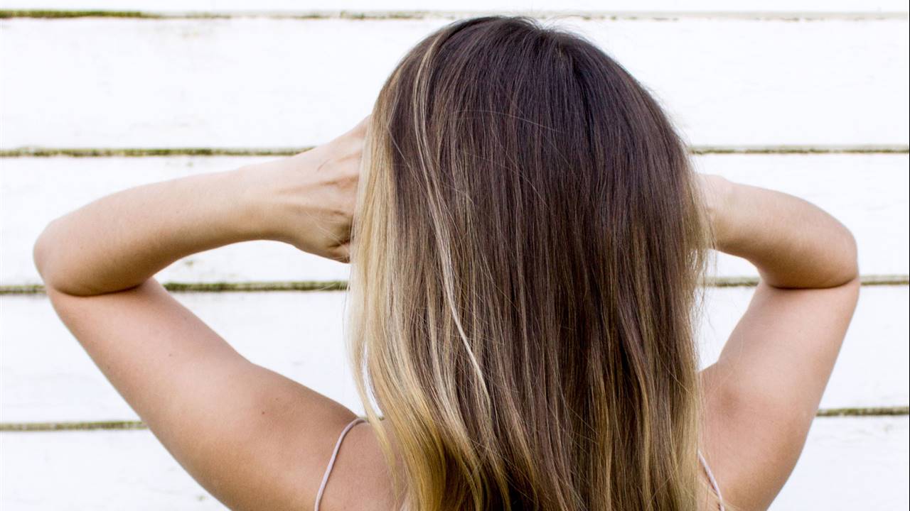 5 sérums para el pelo que lo reparan y además huelen genial 