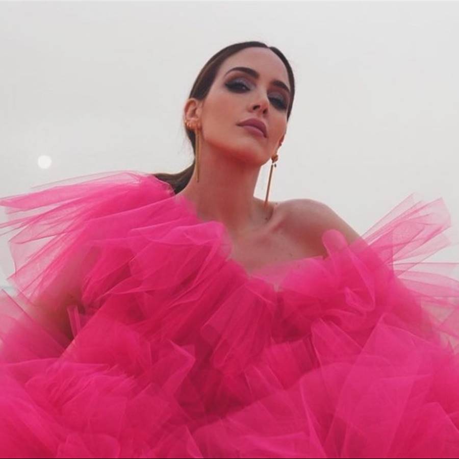 La blusa fucsia viral de Rocío Osorno (y otras 3 opciones igual de bonitas y elegantes)