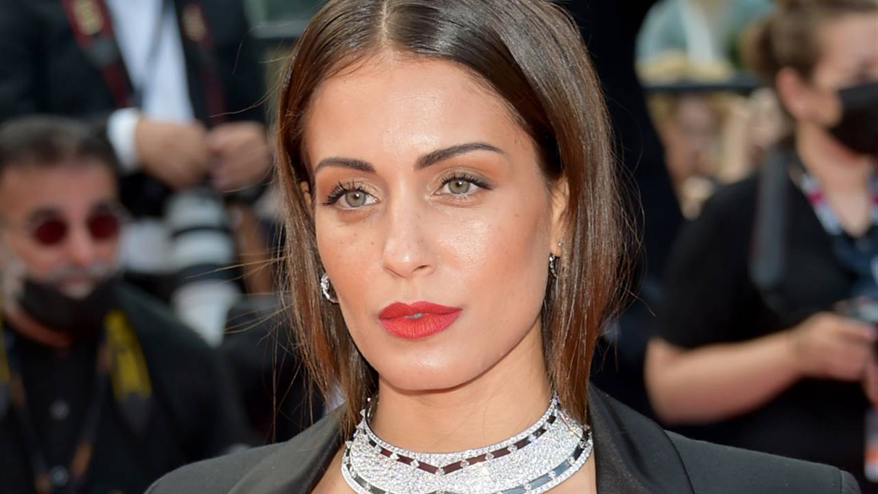 El pintalabios rojo que Hiba Abouk ha llevado en Cannes es el más bonito del mundo
