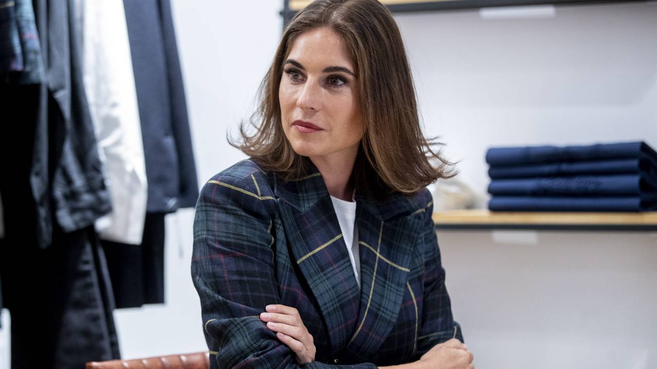 Lourdes Montes tiene el traje de chaqueta más ideal para afrontar la vuelta al trabajo