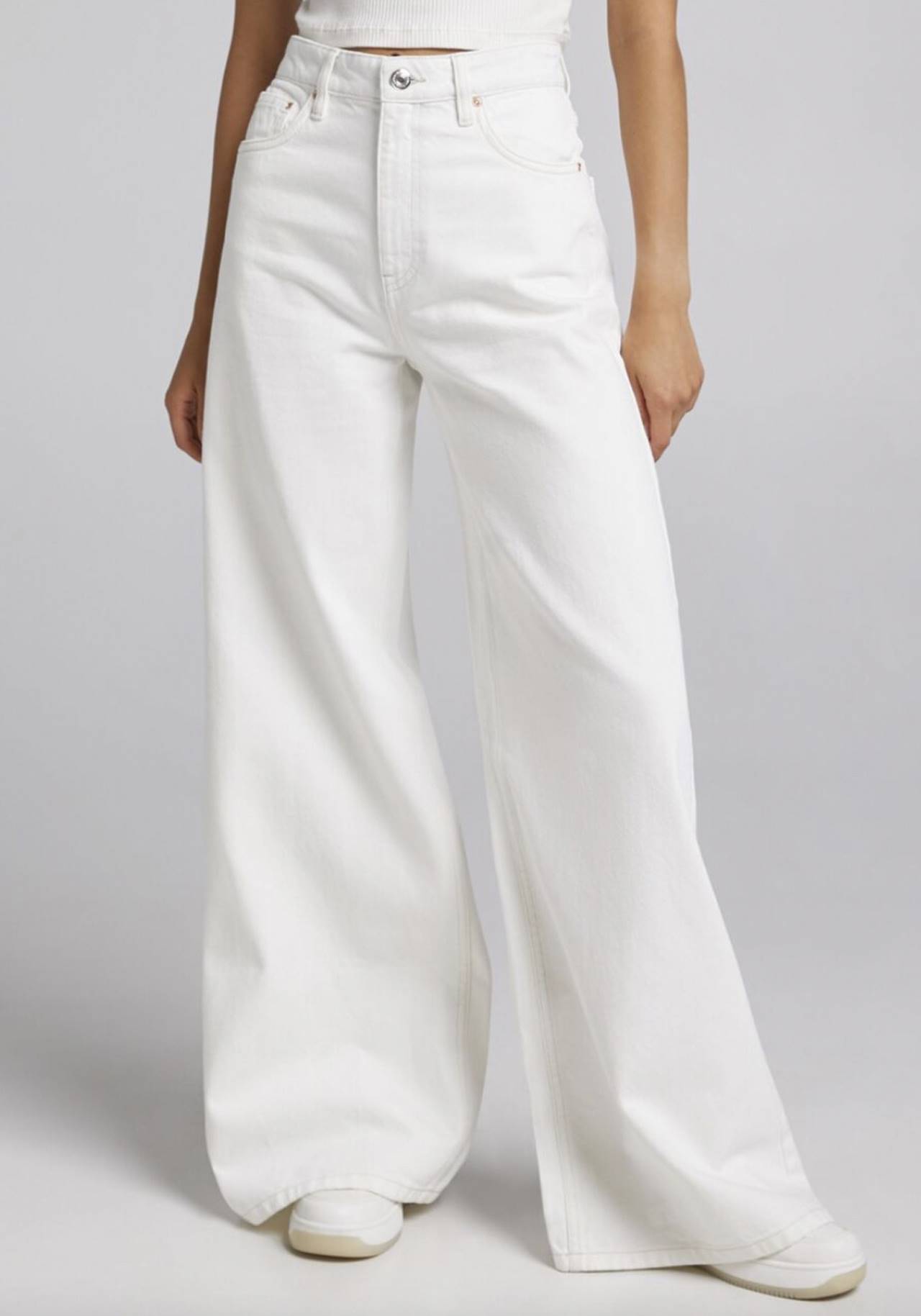 pantalones blancos Zara