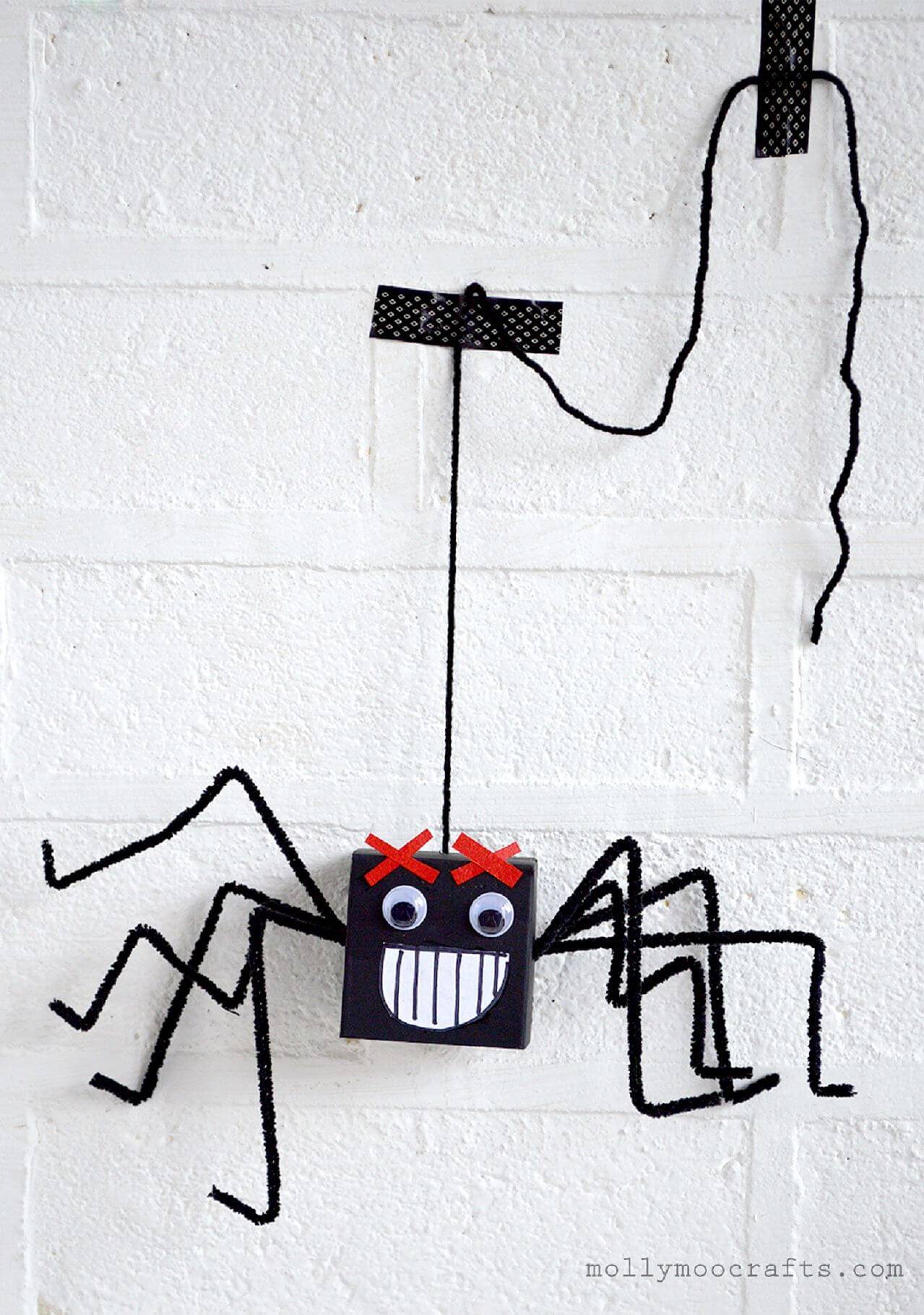 Manualidades Halloween: arañas colgantes