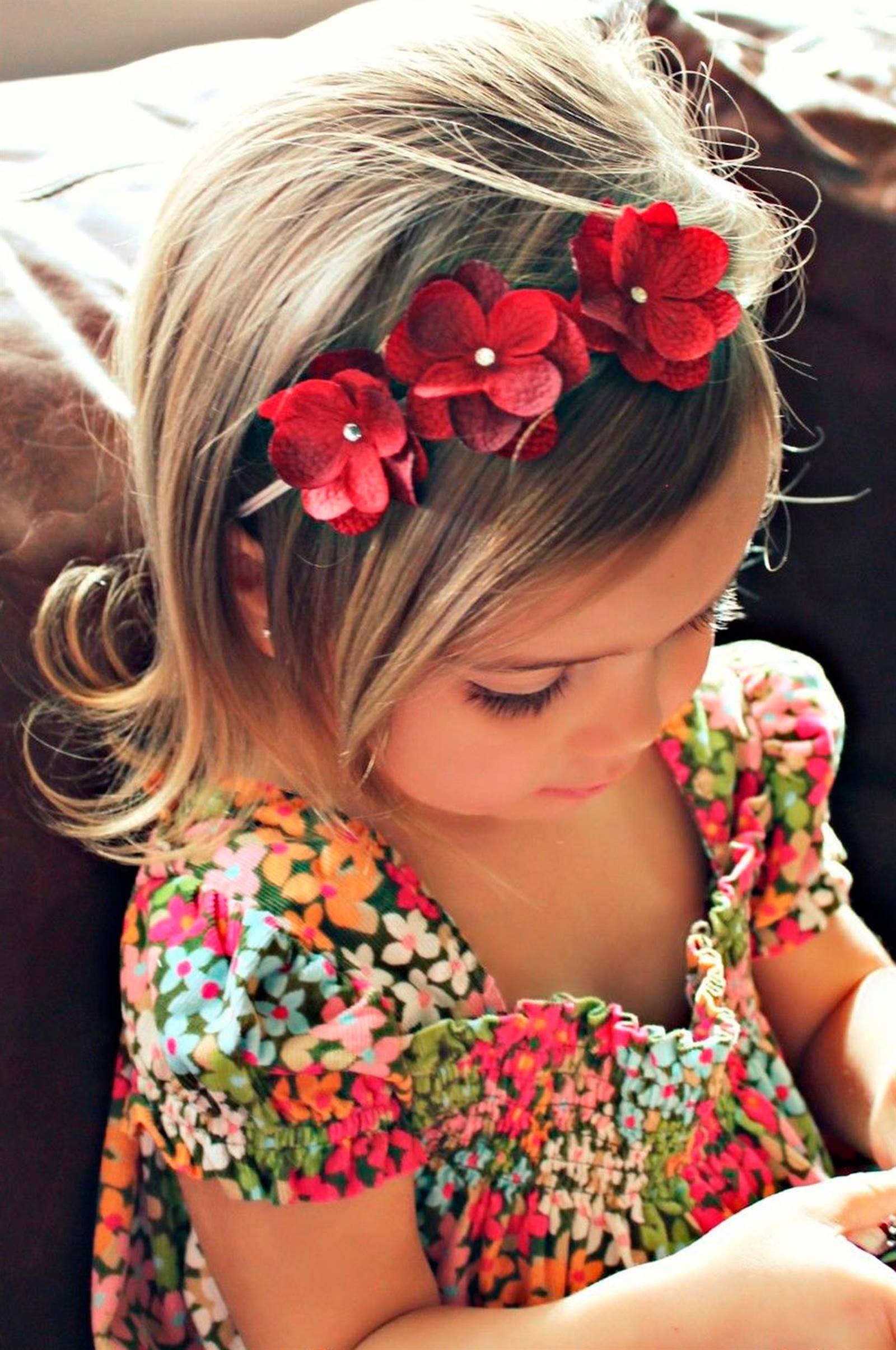 Peinados para niñas diadema de flores