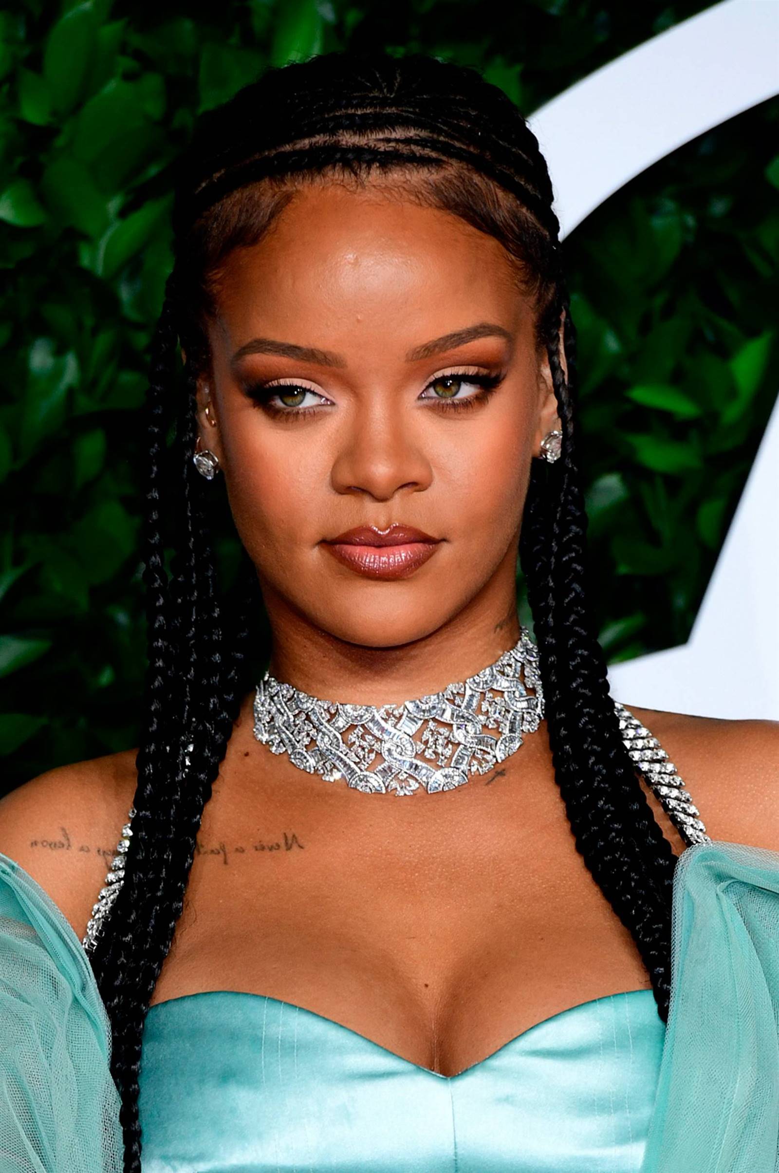 Tipos-de-labios-Rihanna