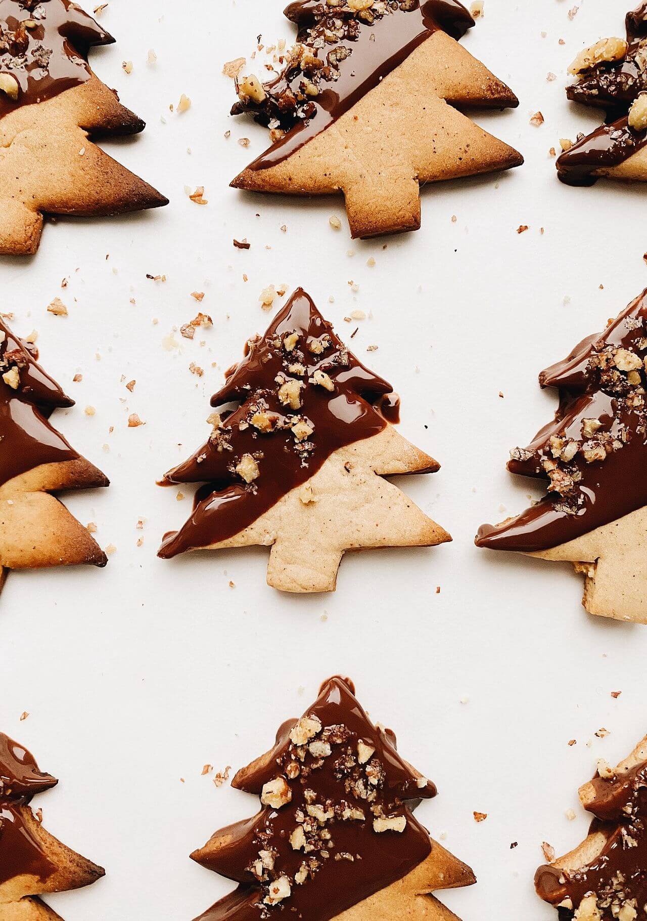 Postres de Navidad fáciles galletas de arbolitos con chocolate