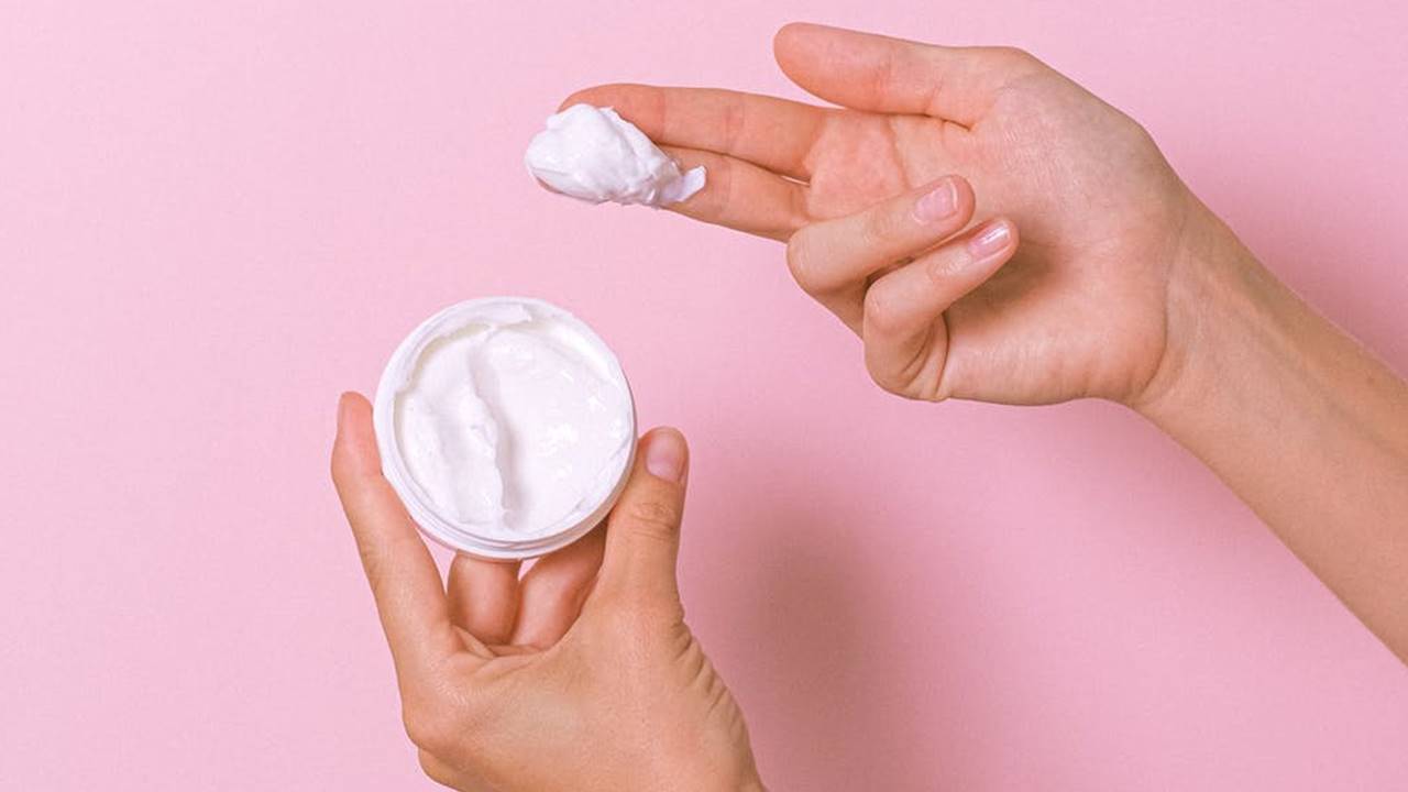 9 cremas y sérums antiarrugas que funcionan de verdad y recomiendan los dermatólogos
