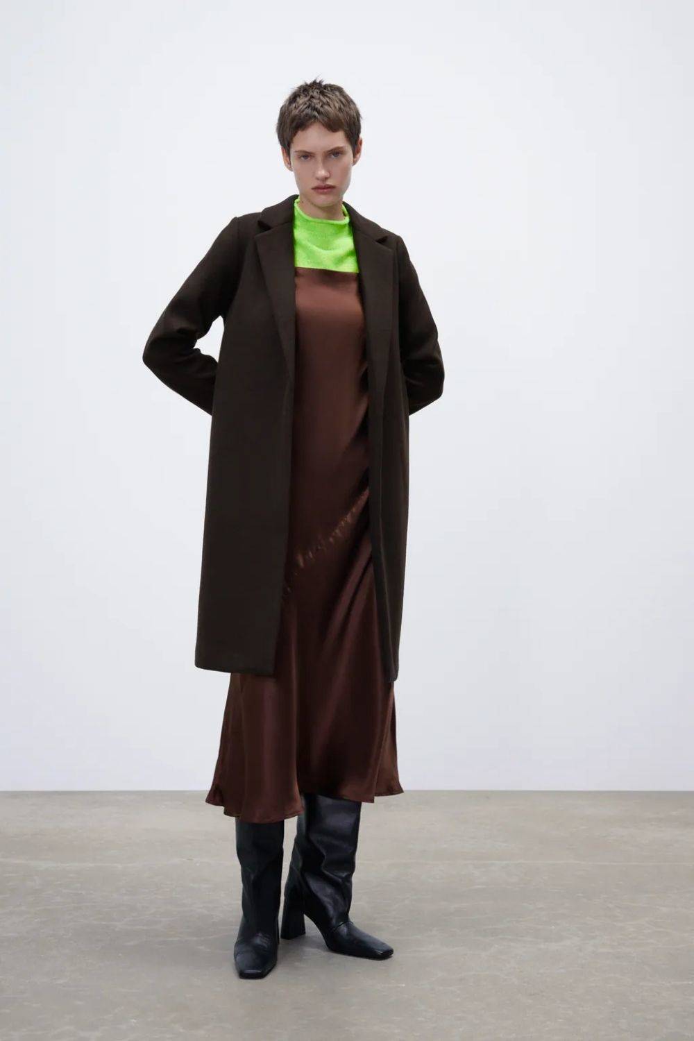 Abrigos de Zara 2022: en color marrón 