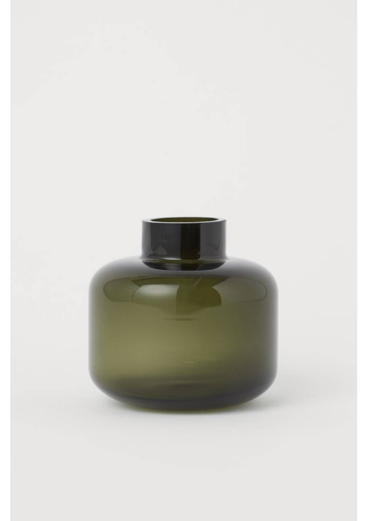 HM Home jarrón redondo de vidrio verde H&M, 7,99€