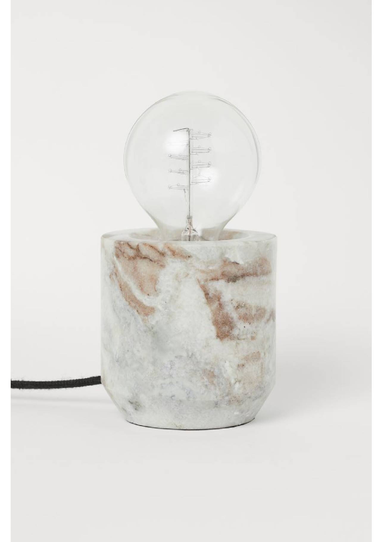 HM Home lámpara de mesa en mármol H&M, 29,99€