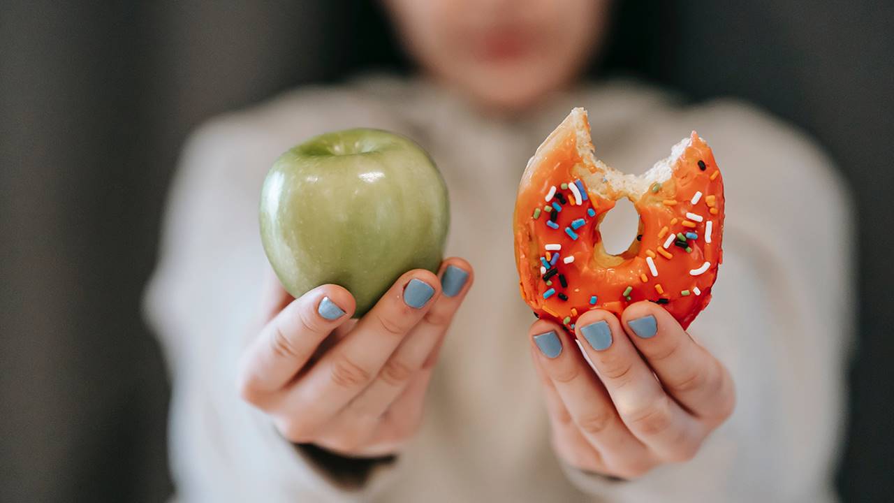 Cómo evitar tentaciones en una dieta: estos son los alimentos que tienes que conocer para conseguirlo