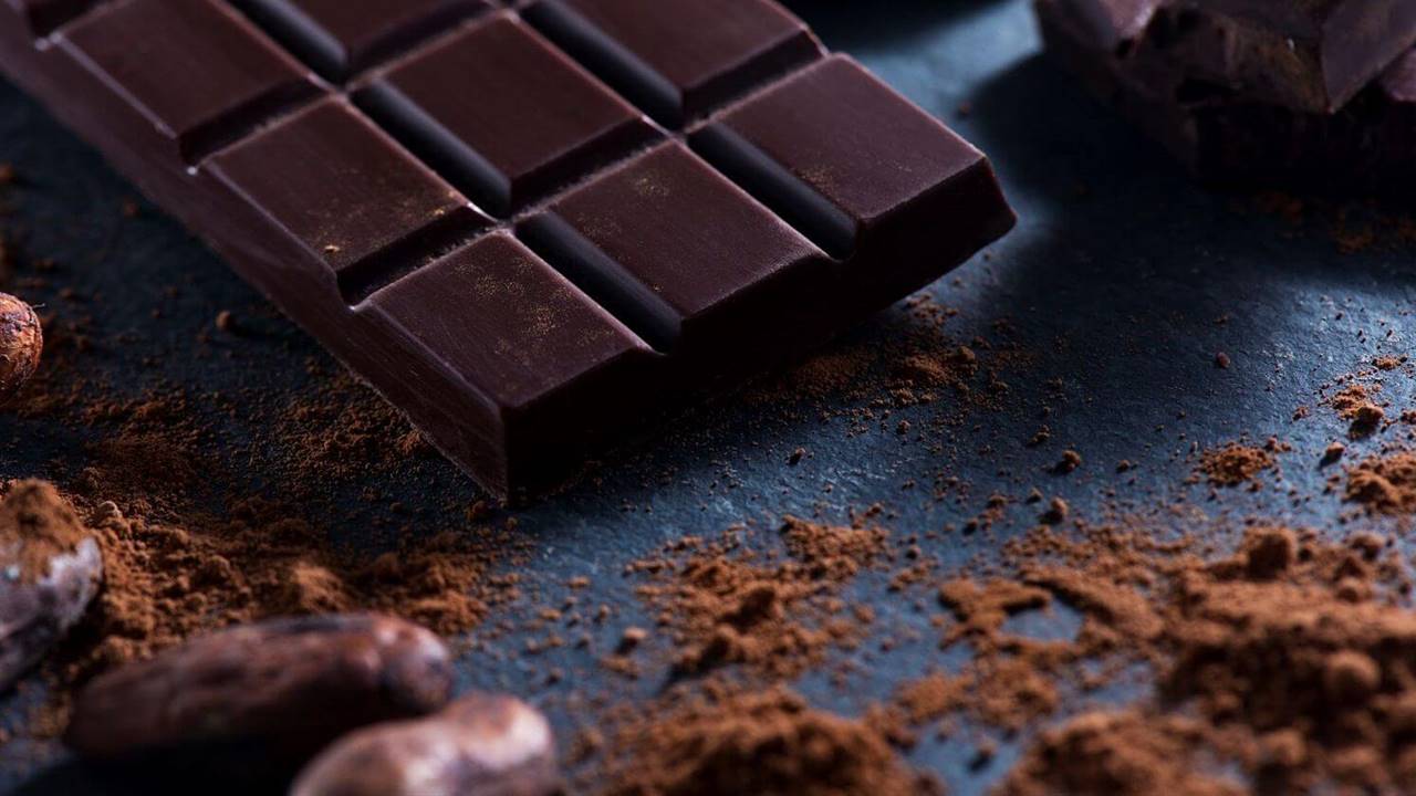 Baja el colesterol y sube el ánimo comiendo chocolate: 9 beneficios y 9 trucos para sacarle partido, comerlo sin culpa y combatir el día más triste del año