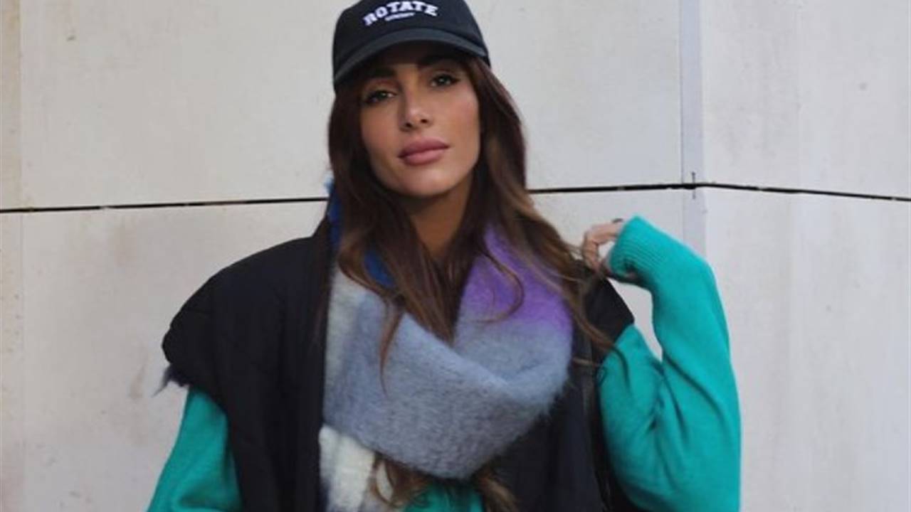 Rocío Osorno tiene la fórmula 100% rejuvenecedora para llevar el chaleco acolchado largo de moda