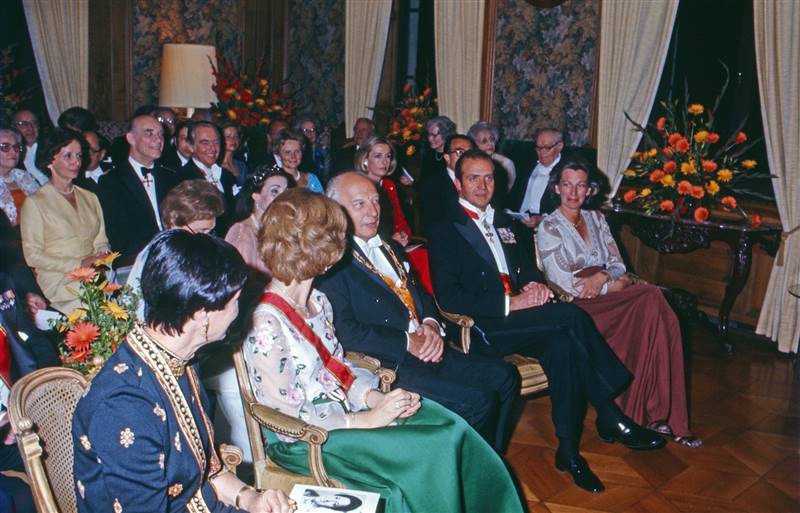 La entonces Reina Sofía con el vestido de Valentino en 1977