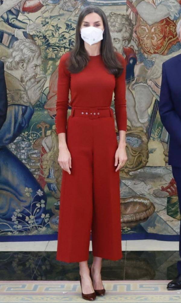 La reina Letizia, de rojo