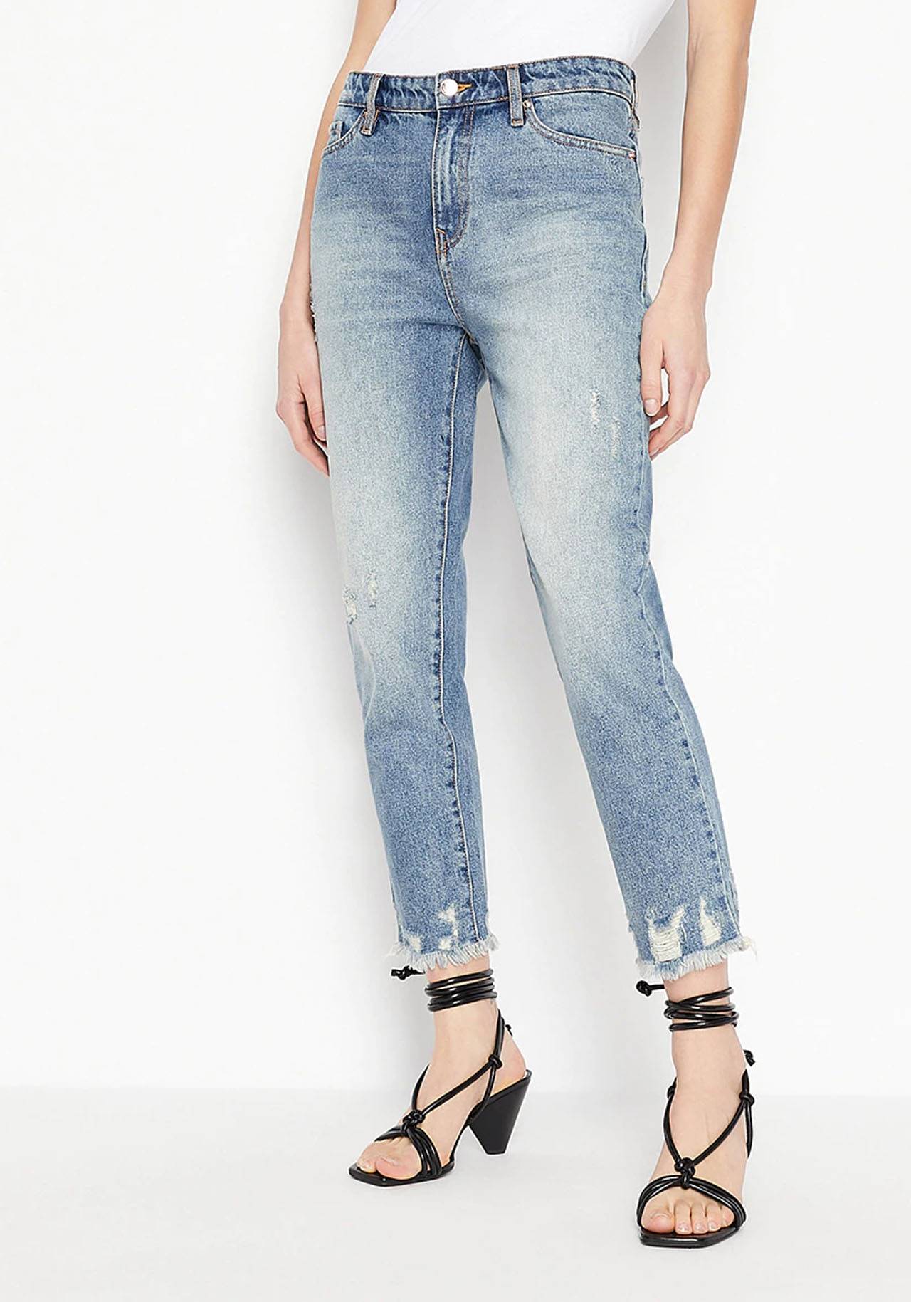 calibre Colector lema Virginia Troconis confirma que los jeans deshilachados favorecen mucho si  tienes más de 40