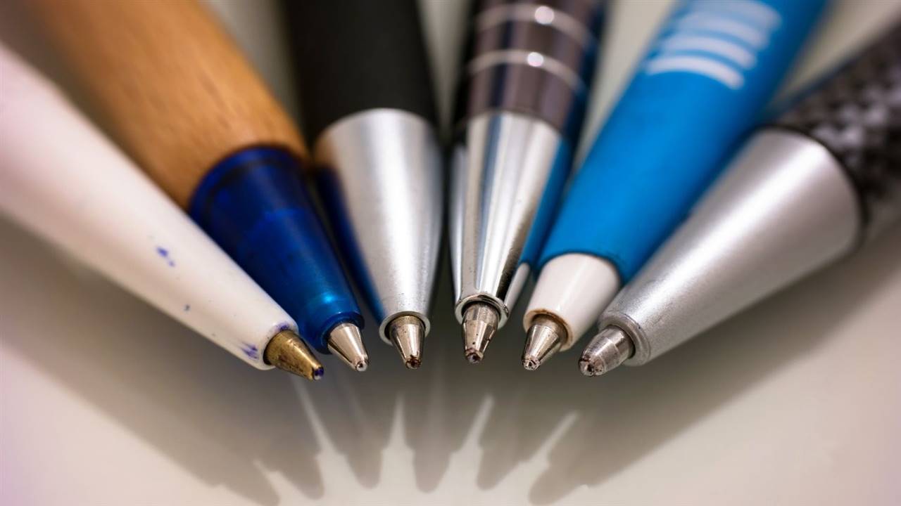 Cómo quitar manchas de bolígrafo de forma fácil incluso si secas