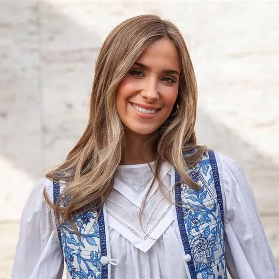 María Pombo hace irresistible un look de jeans con este chaleco que adoran las parisinas