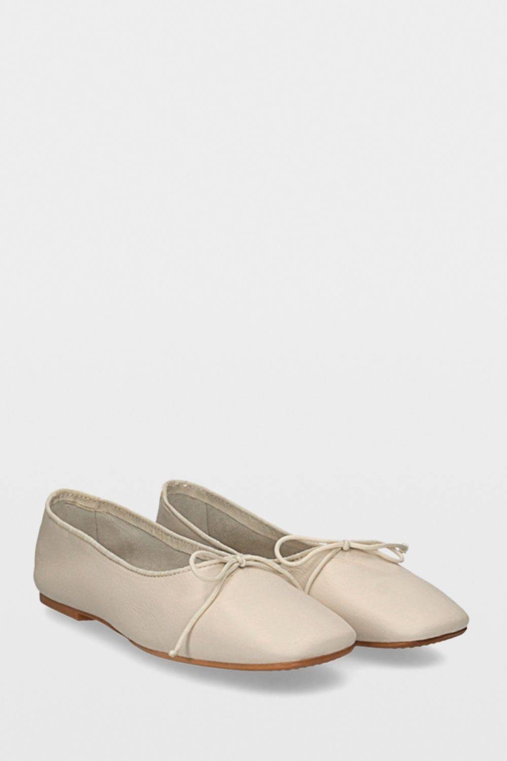 Bruglia Bailerinas crema-blanco puro look casual Zapatos Bailarinas 