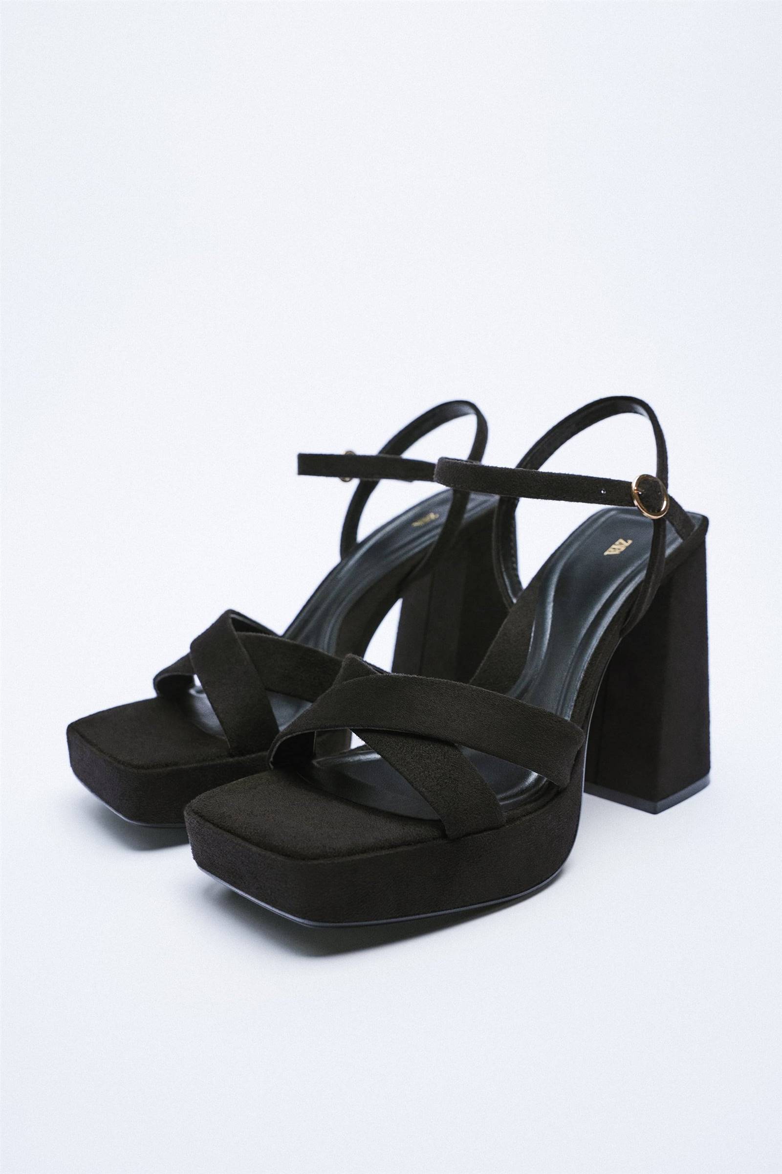 Sandalias con plataforma de Zara