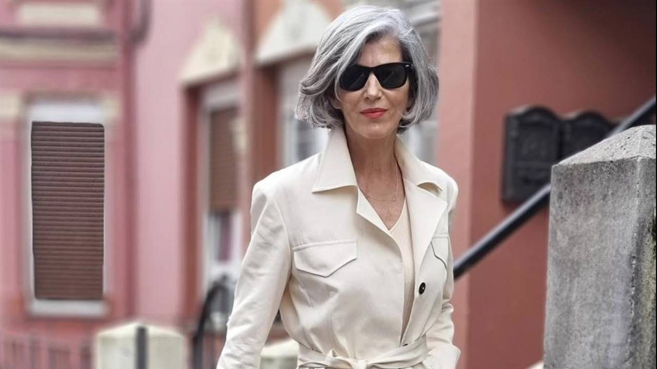 Carmen Gimeno encuentra la chaqueta de entretiempo de El Corte Inglés que más favorece a las mujeres de 50