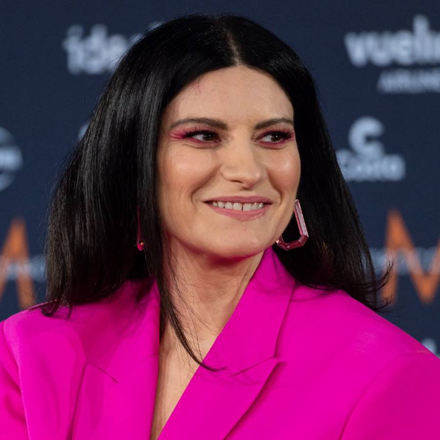El traje rosa de Laura Pausini en Eurovisión es ideal para las invitadas que quieren ir cómodas y favorecidas
