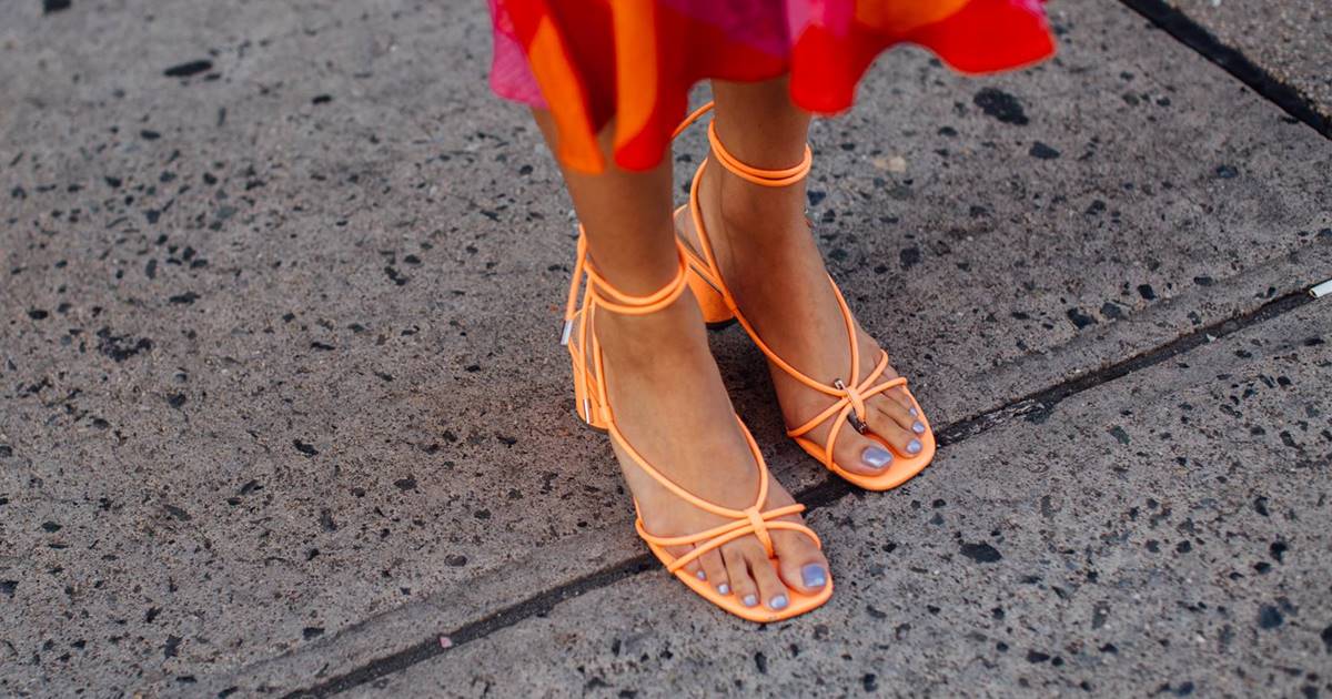 Violeta by Mango Sandalias de playa naranja claro look casual Zapatos Sandalias Sandalias de playa 