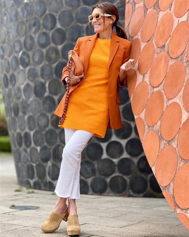 Ana Antolín con vestido naranja de Zara