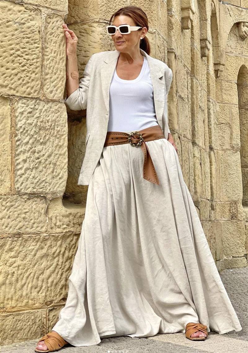 Ana Antolin con falda maxi de Oysho