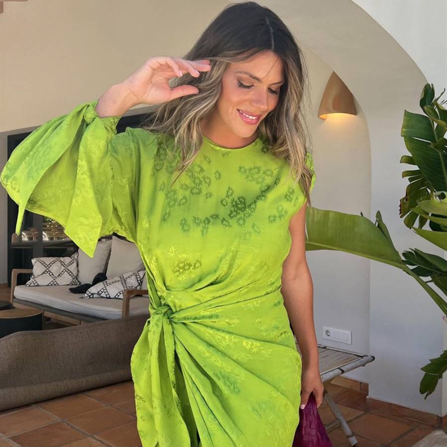 Laura Matamoros deslumbra con el vestido de invitada que 'adelgaza' y del verde pistacho más tendencia