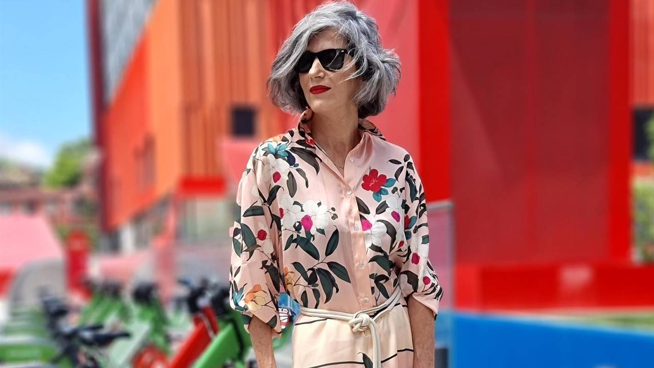 Las mujeres de más de 50 saben que esta blusa fluida de Zara es la más fresca y elegante para el verano