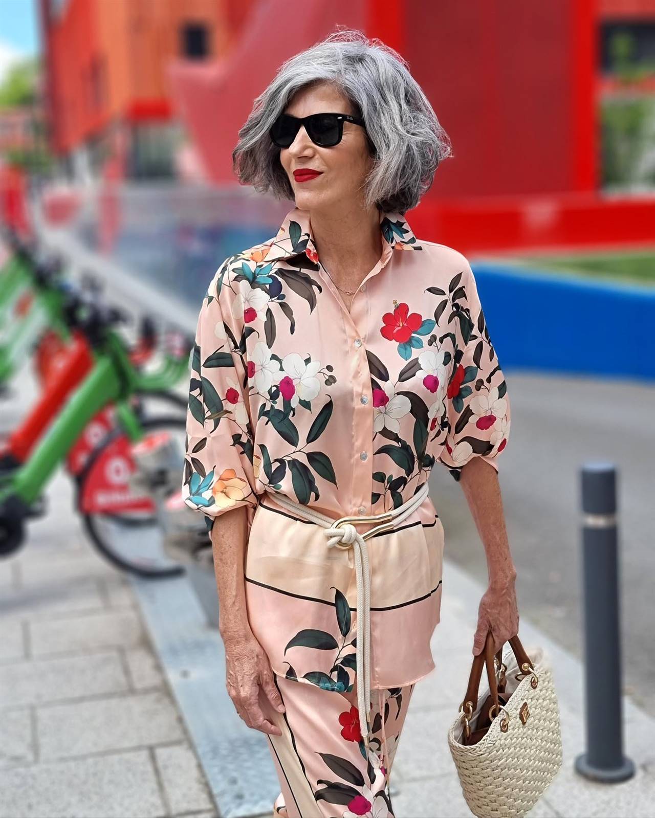 Las mujeres de más de 50 saben que esta blusa fluida Zara es más fresca y elegante el verano