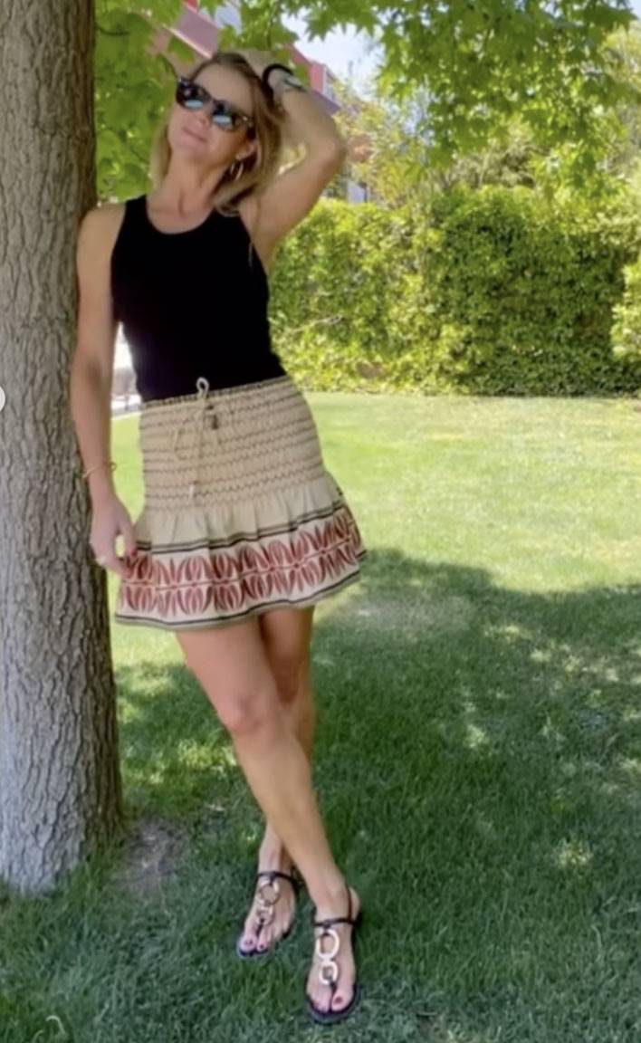 Amelia Bono con falda de Zara