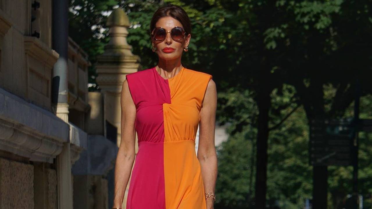 El vestido de invitada bicolor de la marca fetiche de Letizia que las mujeres de 50 están agotando