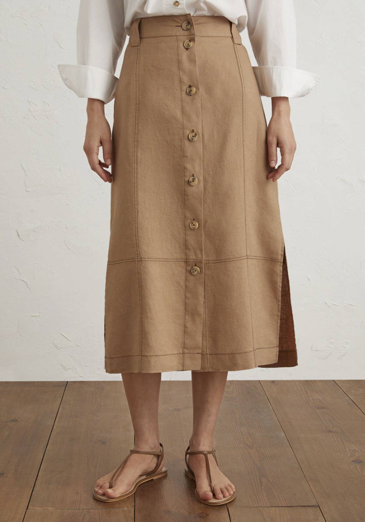 Falda de lino con botones