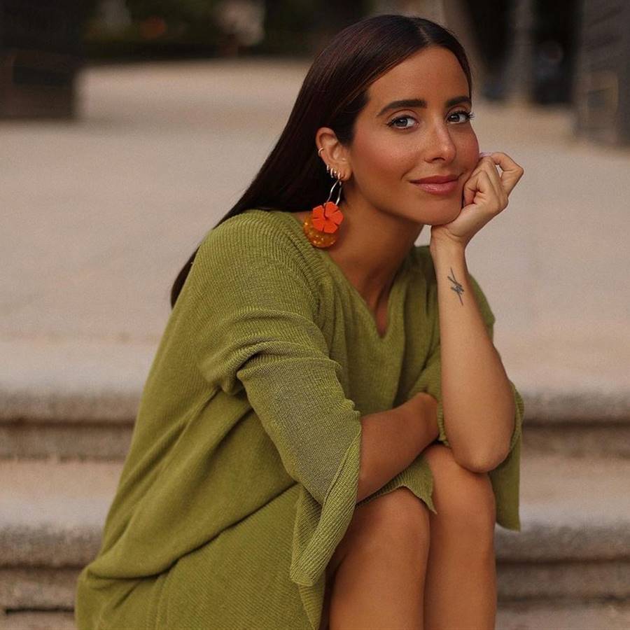María Fernández-Rubíes y el vestido de punto de Mango más deseado del verano porque marca curvas y estiliza