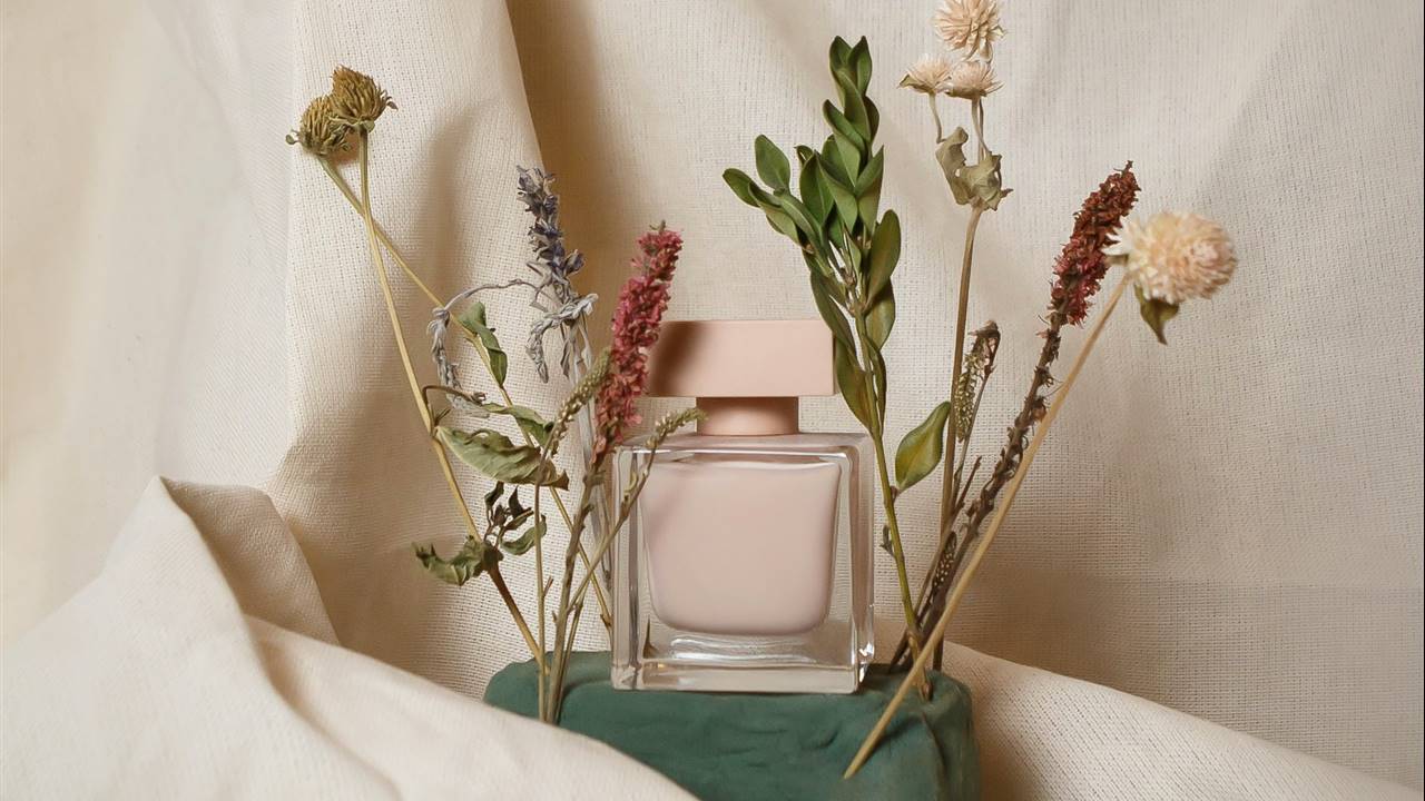 30 perfumes baratos que huelen muy bien (ordenados por tipo de fragancia)