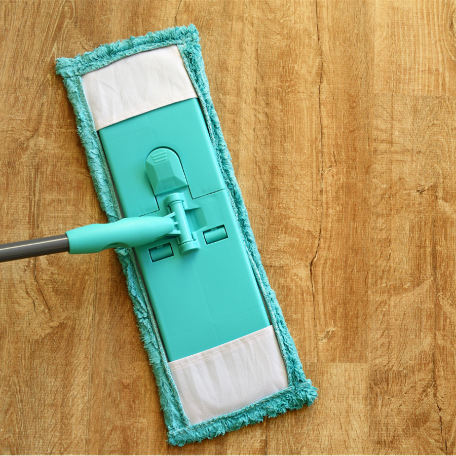 Cómo limpiar el suelo laminado fácilmente (y sin estropearlo) en pocos minutos