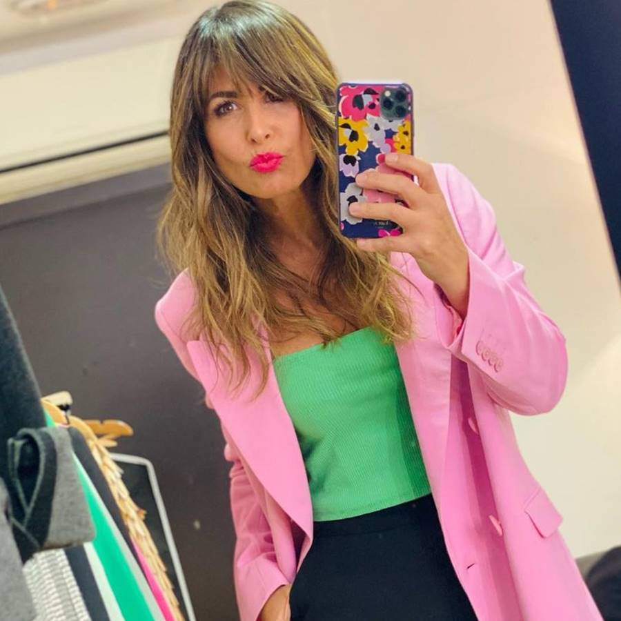 Nuria Roca lo confirma: Este blazer rosa rejuvenece todos los looks de otoño de las mujeres de más de 50