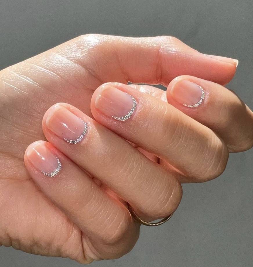 10 diseños de uñas con base transparente para un manicure discreto y  profesional  Glamour