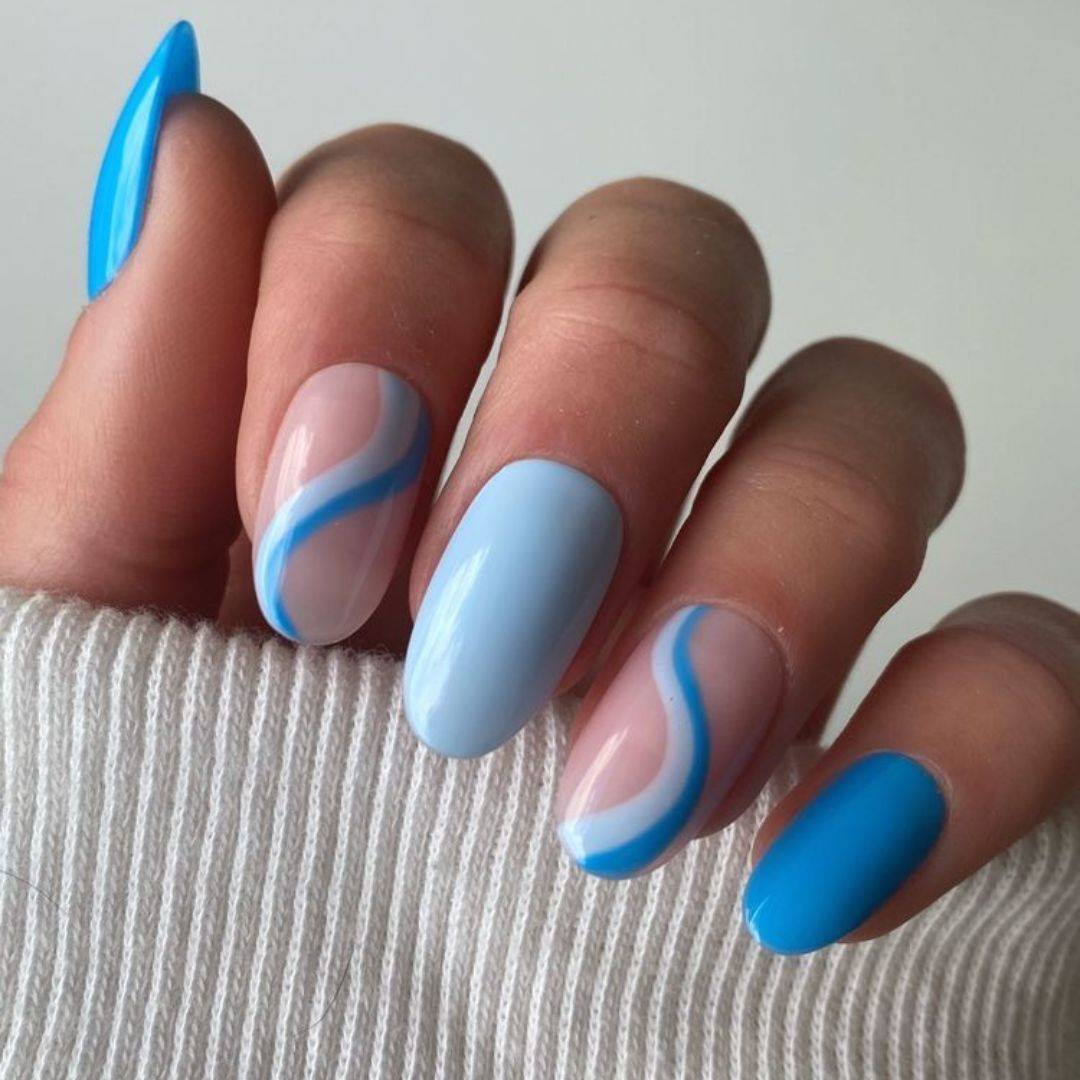 Diseño de uñas acrílicas: tonos azules 