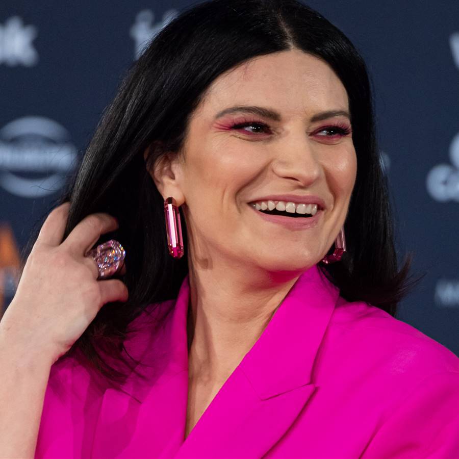 Laura Pausini estrena el corte de pelo más rejuvenecedor del otoño: un bob MUY elegante