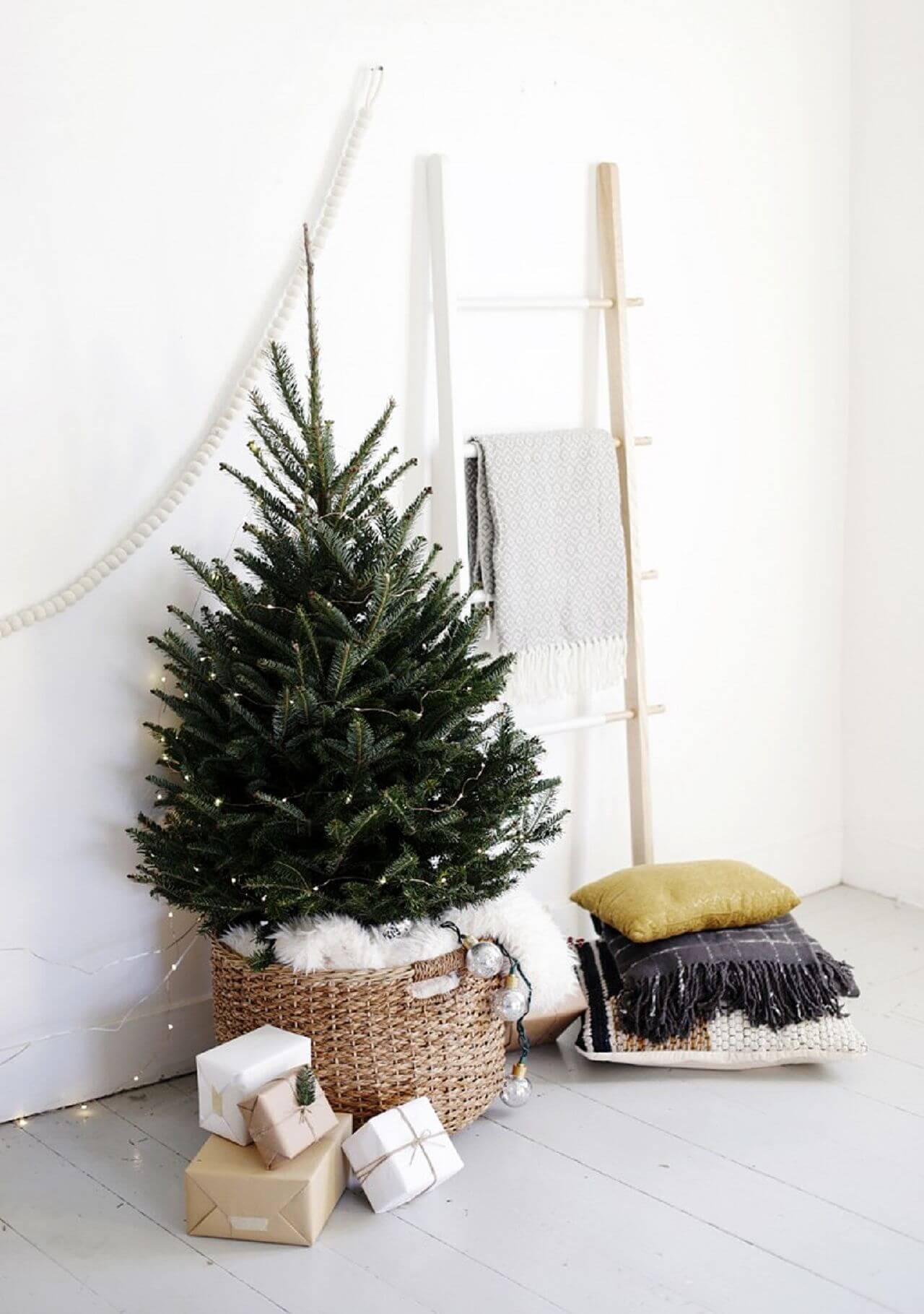 Cómo decorar el árbol de Navidad cesta