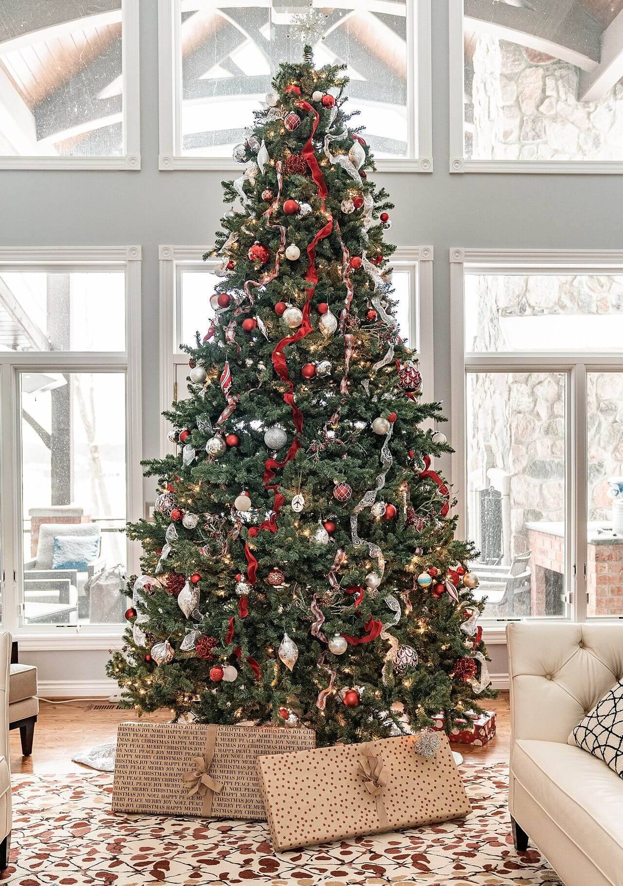 Cómo decorar el árbol de Navidad clásico