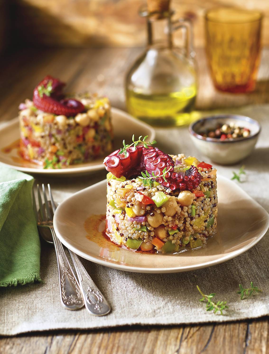 Receta baja en calorías: timbal de quinoa, verduras y pulpo.